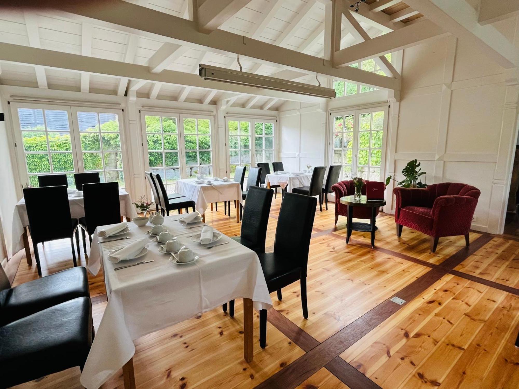 Hotel Hahn Gondelsheim Bagian luar foto