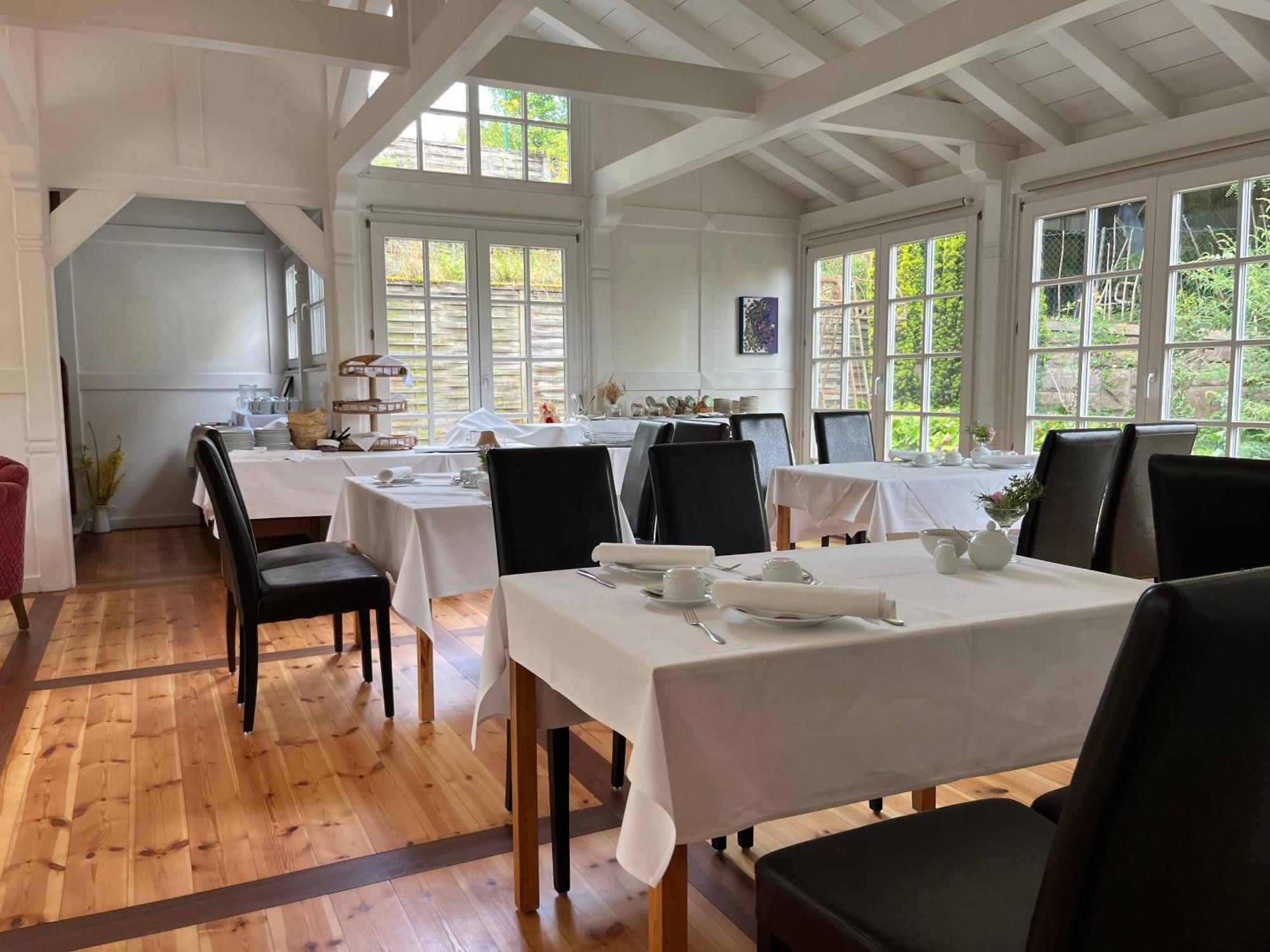Hotel Hahn Gondelsheim Bagian luar foto