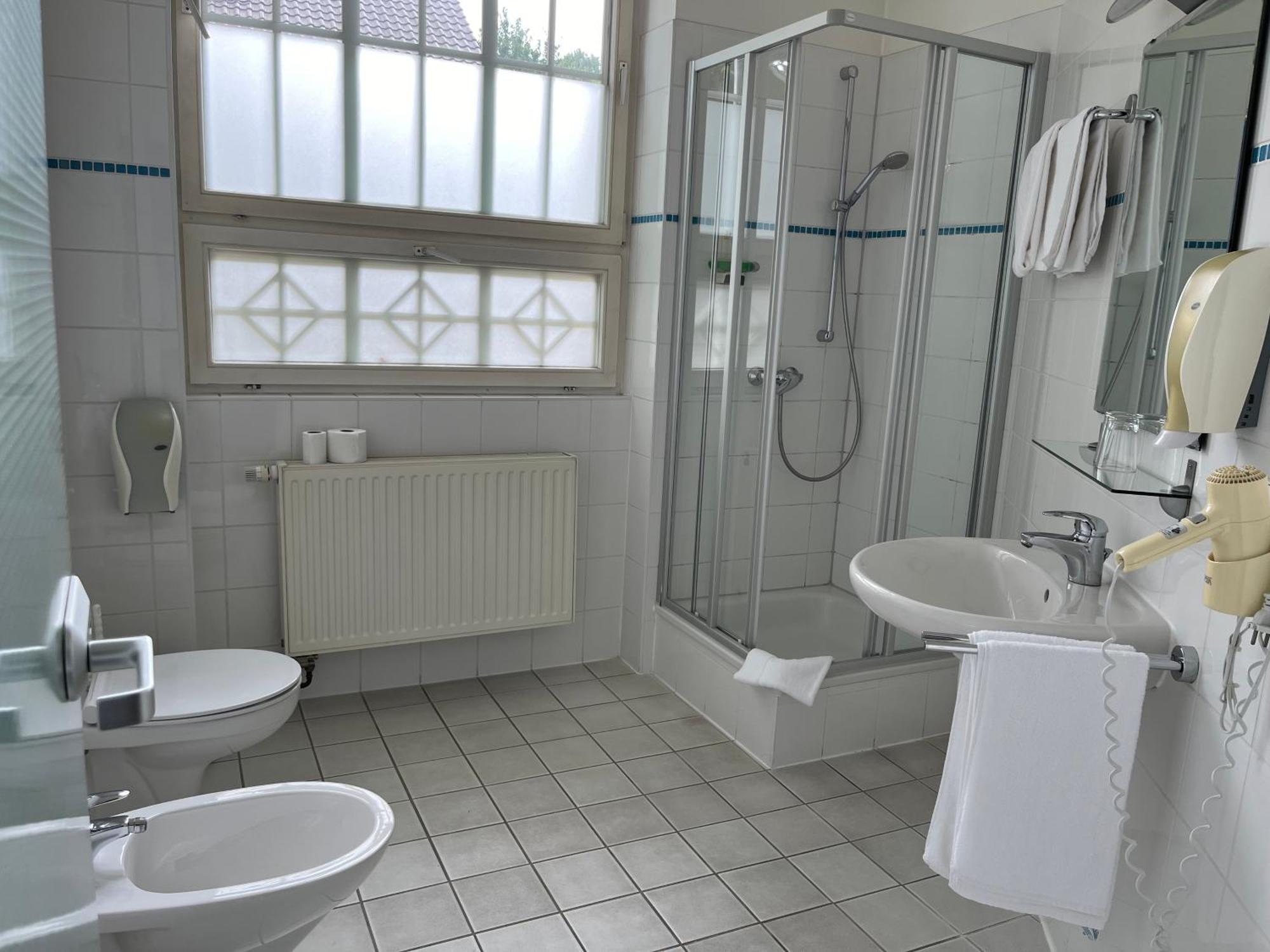 Hotel Hahn Gondelsheim Bagian luar foto