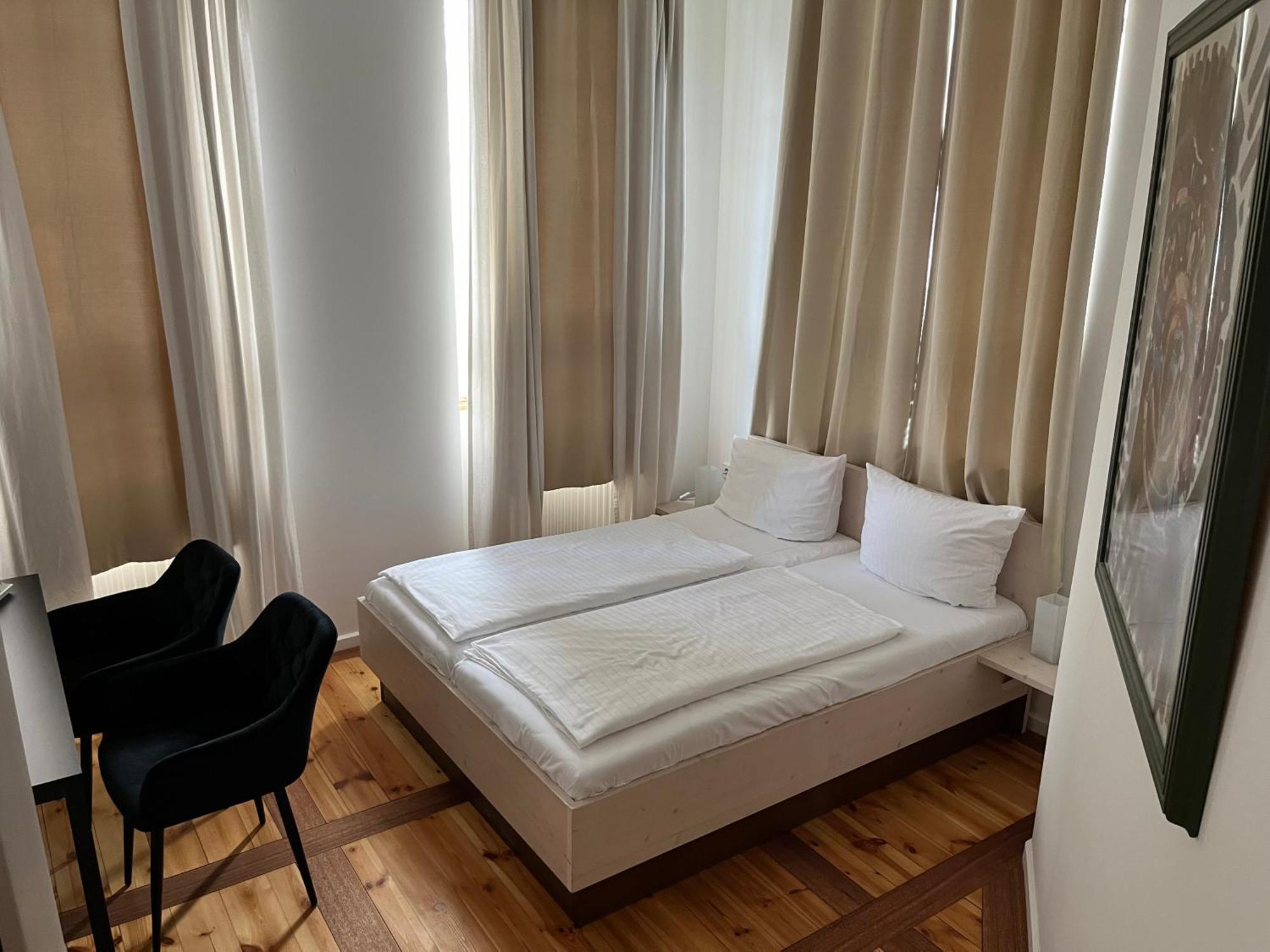 Hotel Hahn Gondelsheim Ruang foto